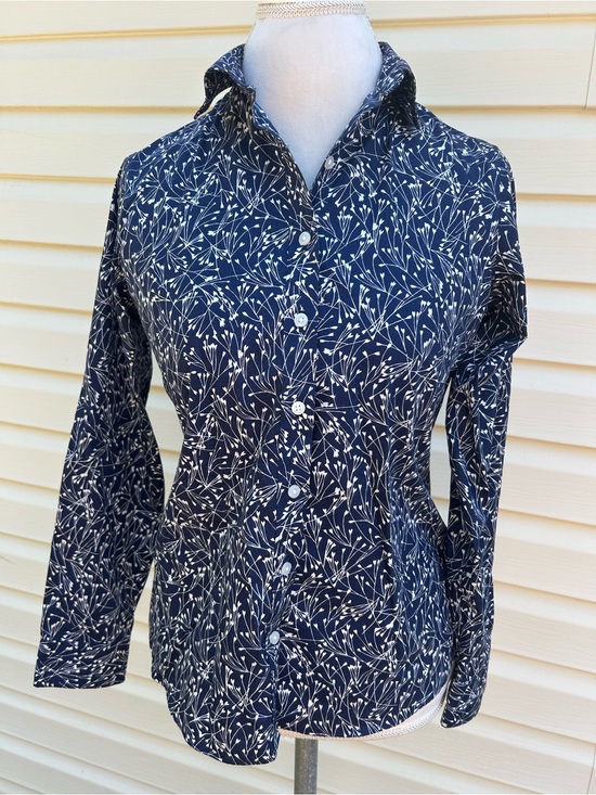 Lands' End Tops - Lands' End Navy and White Floral Button-Down Shirt